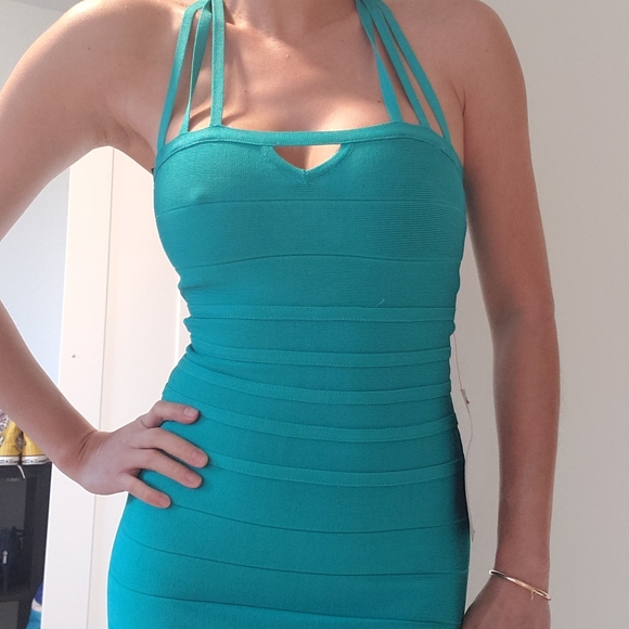 Green bebe dress - Picture 2 of 7